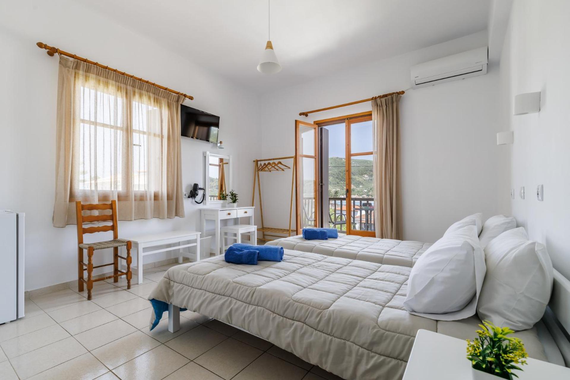 White Lily Aparthotel Skopelos Town Exterior photo