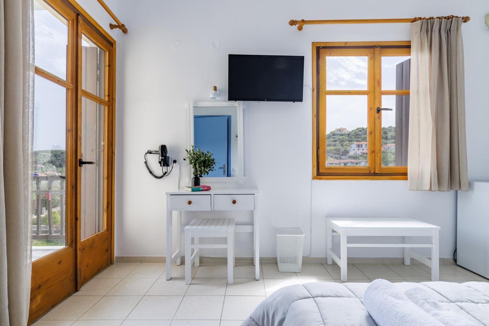 White Lily Aparthotel Skopelos Town Exterior photo